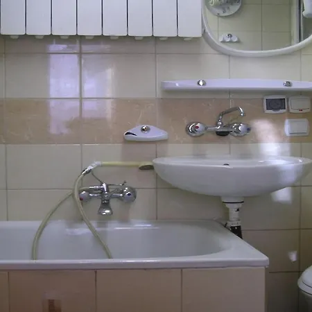 P4c Klimatyzacja Netflix Kawalerka Mala Halczyna 9-2 Centrum 5 Przystankow Parkowanie Bezplatne Apartamento